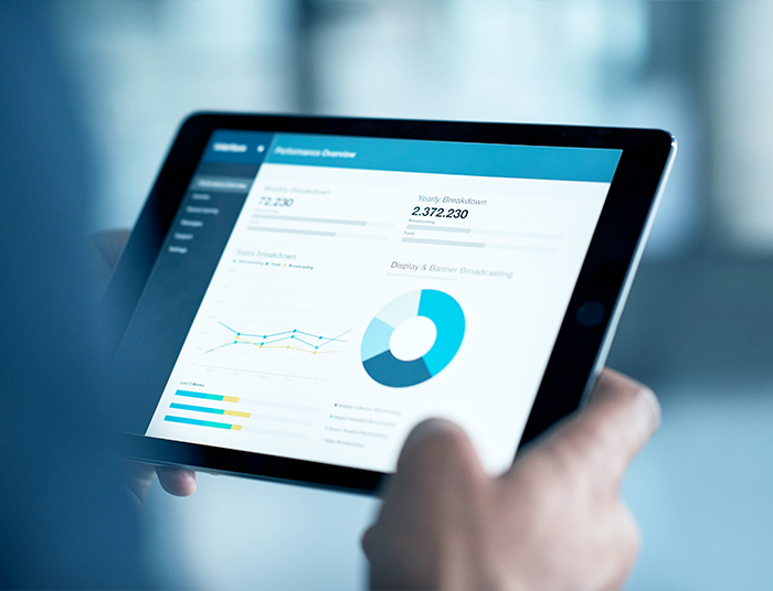Tablet mit Darstellung von Diagrammen.